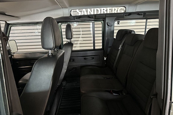 Land Rover Defender 110 14 of 15