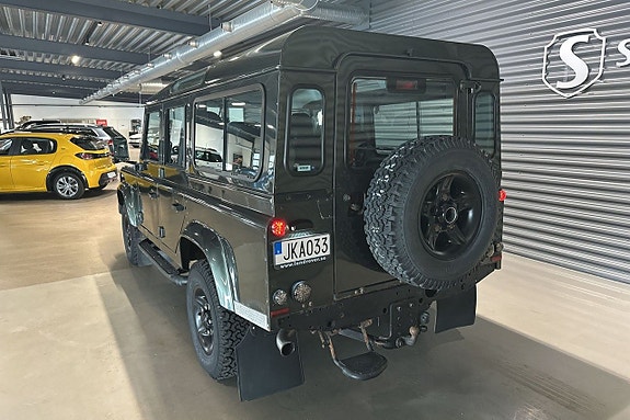 Land Rover Defender 110 6 of 15