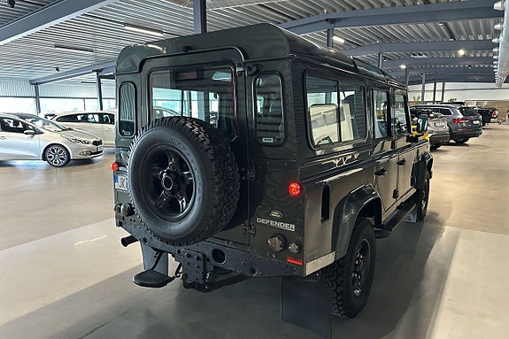 Land Rover Defender 110 4 of 5