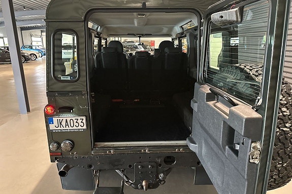 Land Rover Defender 110 15 of 15