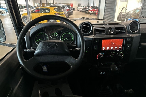 Land Rover Defender 110 10 of 15