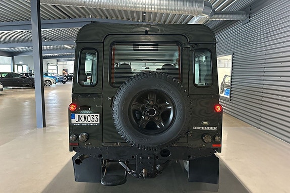 Land Rover Defender 110 5 of 5