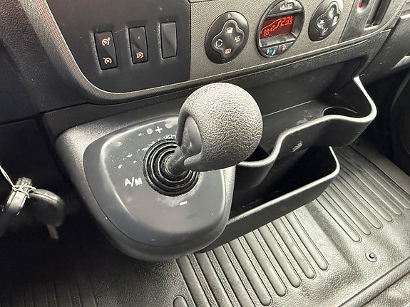 Renault Master 18 of 21
