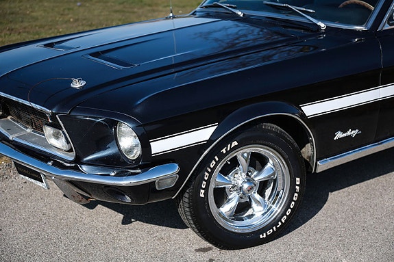 Ford Mustang 10 of 21