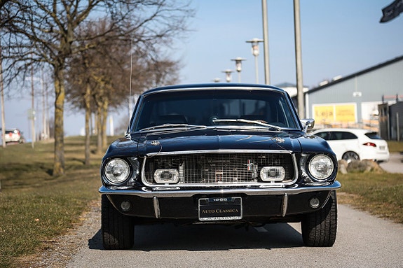 Ford Mustang 3 of 21