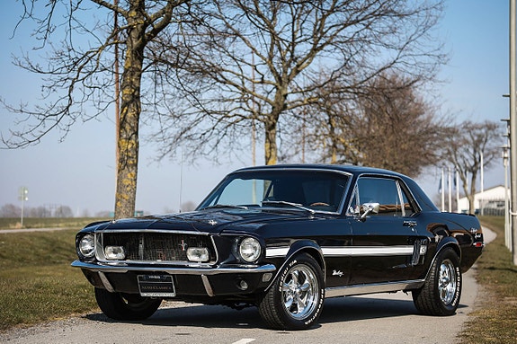 Ford Mustang 4 of 21