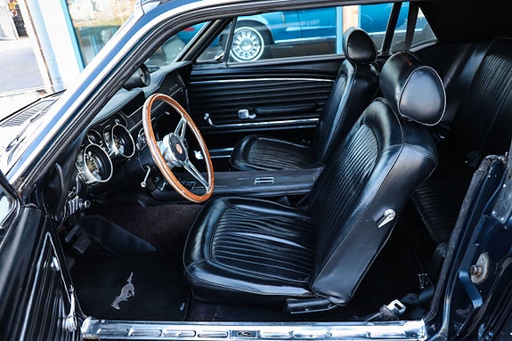 Ford Mustang 15 of 21
