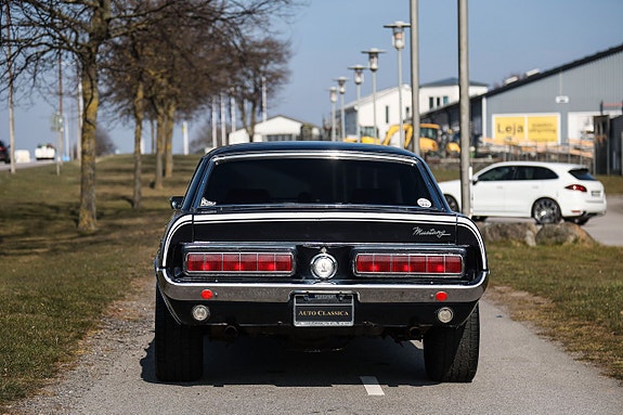 Ford Mustang 7 of 21