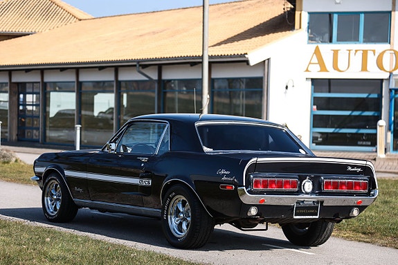 Ford Mustang 6 of 21