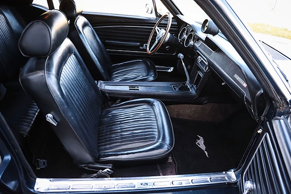 Ford Mustang 18 of 21