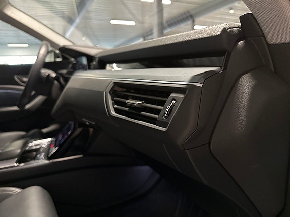 Audi e-tron 17 of 23
