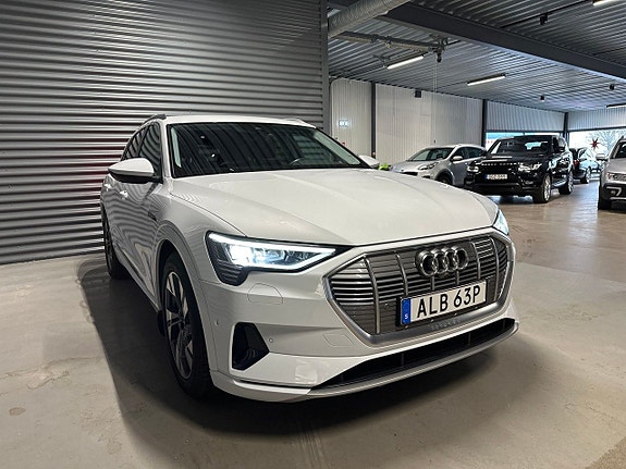 Audi e-tron 3 of 23