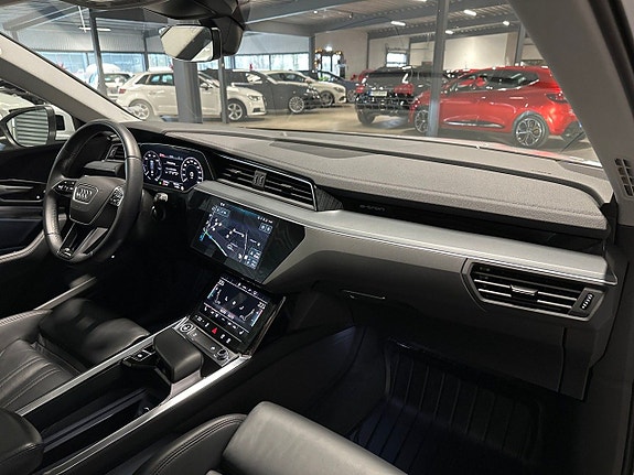 Audi e-tron 9 of 23
