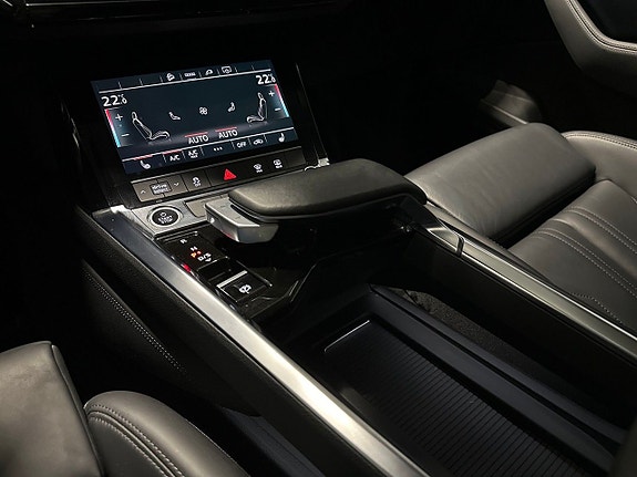 Audi e-tron 11 of 23