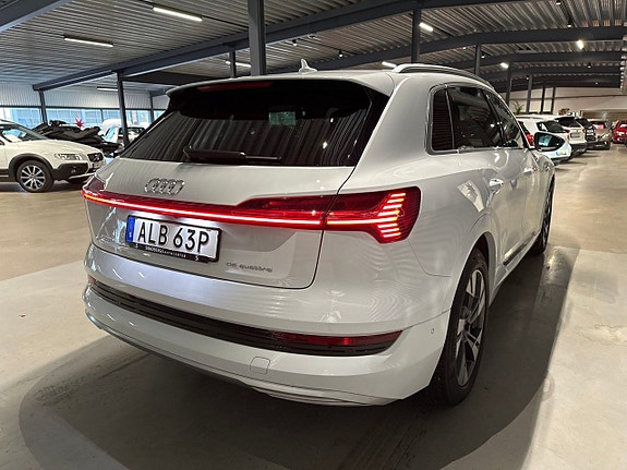 Audi e-tron 4 of 23