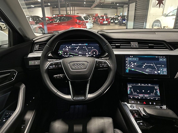 Audi e-tron 10 of 23