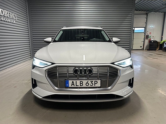 Audi e-tron 2 of 23