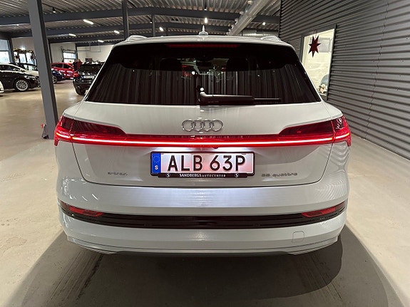 Audi e-tron 5 of 23