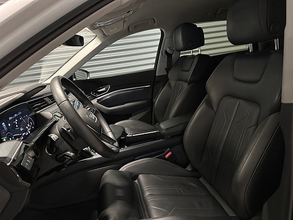 Audi e-tron 18 of 23