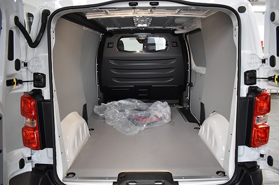 Peugeot e-Expert 9 of 15