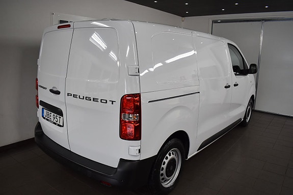 Peugeot e-Expert 8 of 15