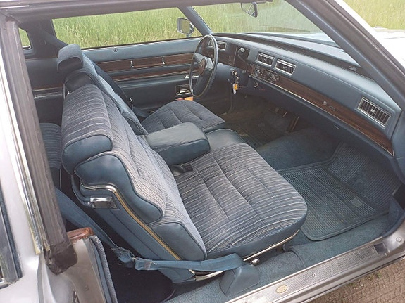 Cadillac Deville 11 of 19