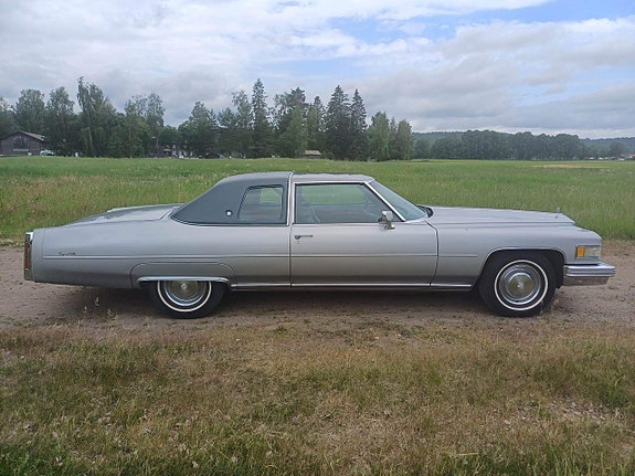 Cadillac Deville 4 of 19