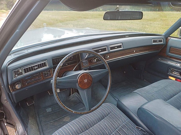 Cadillac Deville 9 of 19