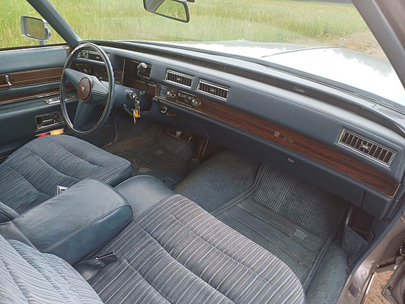 Cadillac Deville 12 of 19