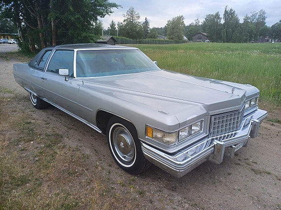 Cadillac Deville 2 of 19