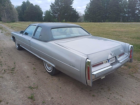 Cadillac Deville 7 of 19