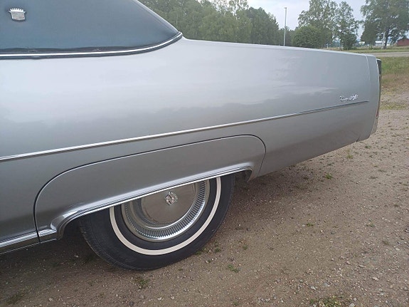 Cadillac Deville 16 of 19