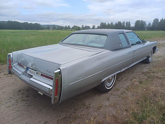 Cadillac Deville 6 of 19
