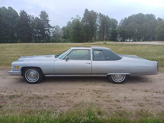 Cadillac Deville 3 of 19