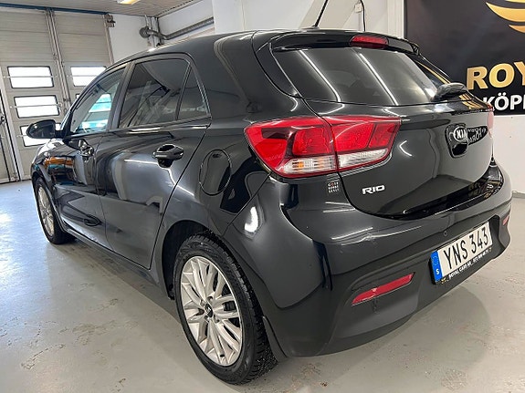 Kia Rio 4 of 22