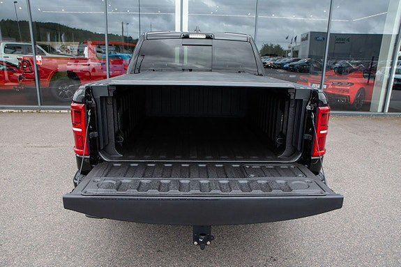 Dodge RAM 1500 8 of 17