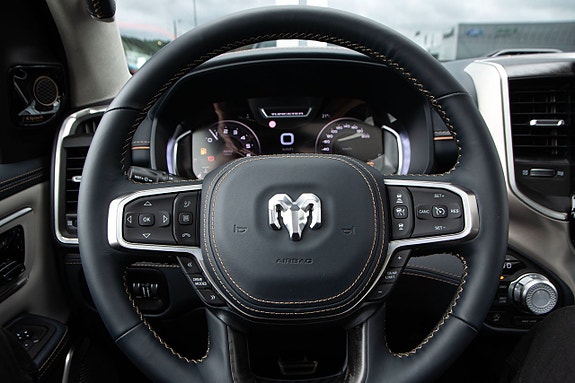 Dodge RAM 1500 12 of 17