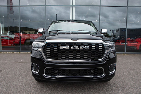 Dodge RAM 1500 2 of 5