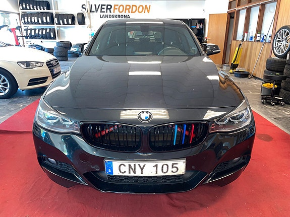 BMW 320 2 of 5