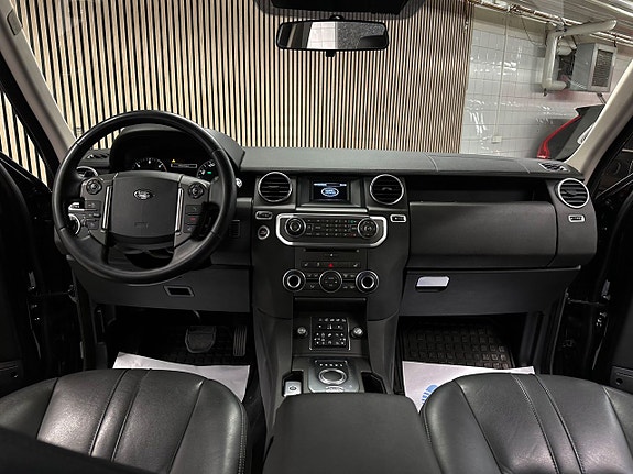 Land Rover Discovery 4 16 of 24