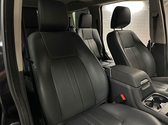 Land Rover Discovery 4 21 of 24