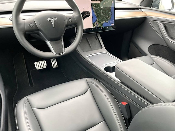 Tesla Model Y 3 of 10