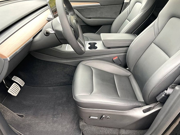 Tesla Model Y 6 of 10