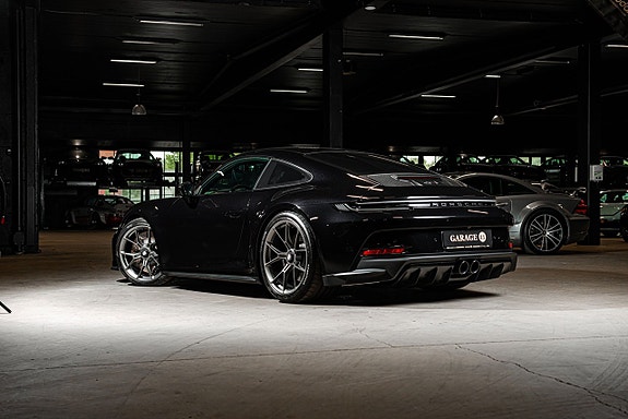 Porsche 911 4 of 5