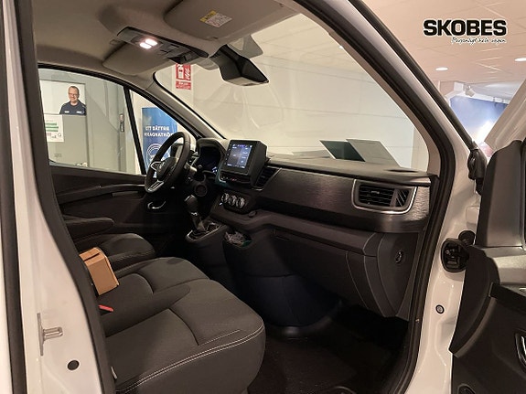 Renault Trafic 9 of 15
