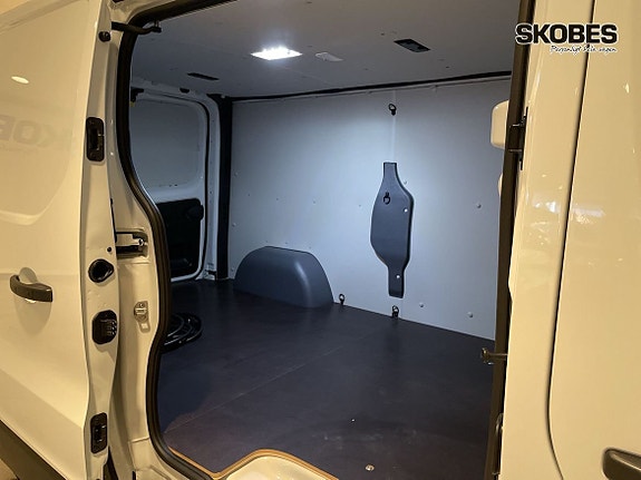 Renault Trafic 11 of 15