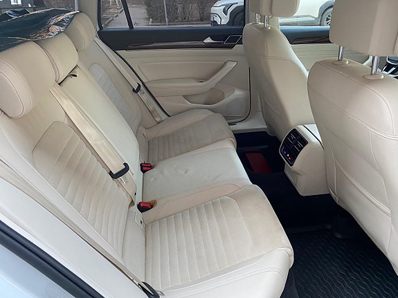 Volkswagen Passat 15 of 30