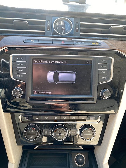 Volkswagen Passat 24 of 30