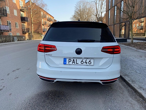 Volkswagen Passat 4 of 30