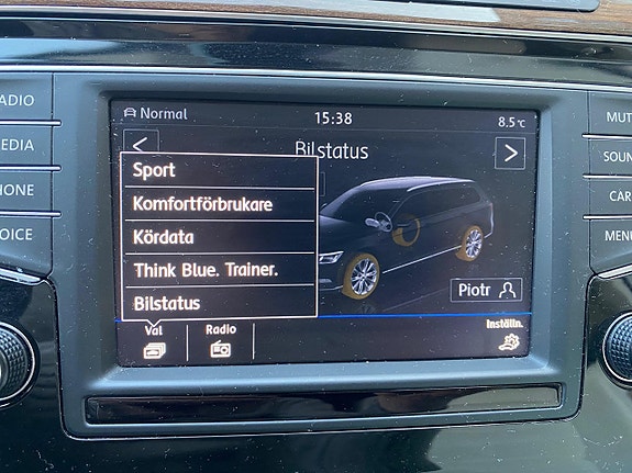 Volkswagen Passat 27 of 30